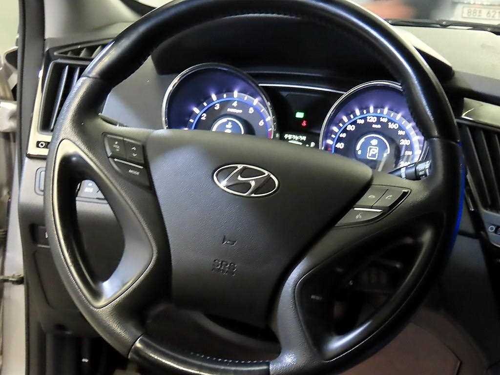 HYUNDAI Sonata - Vista 8