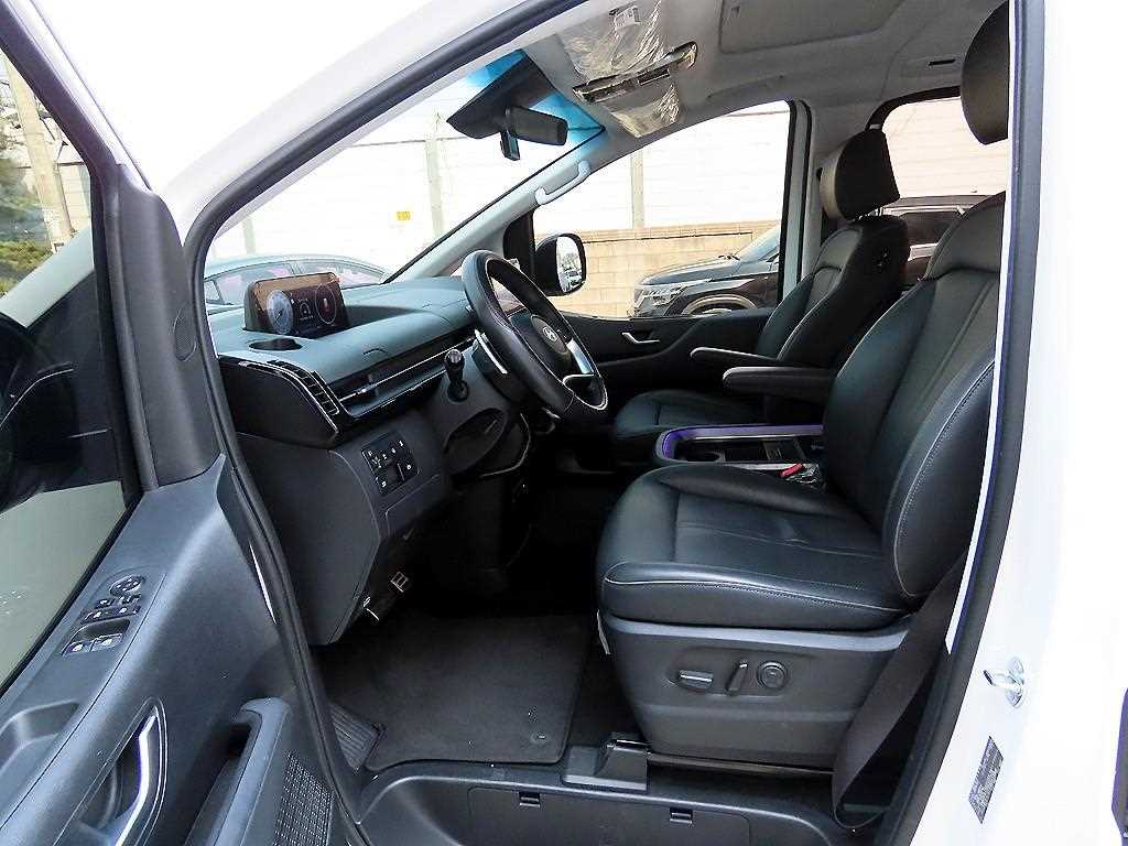 HYUNDAI Staria - Vista 5