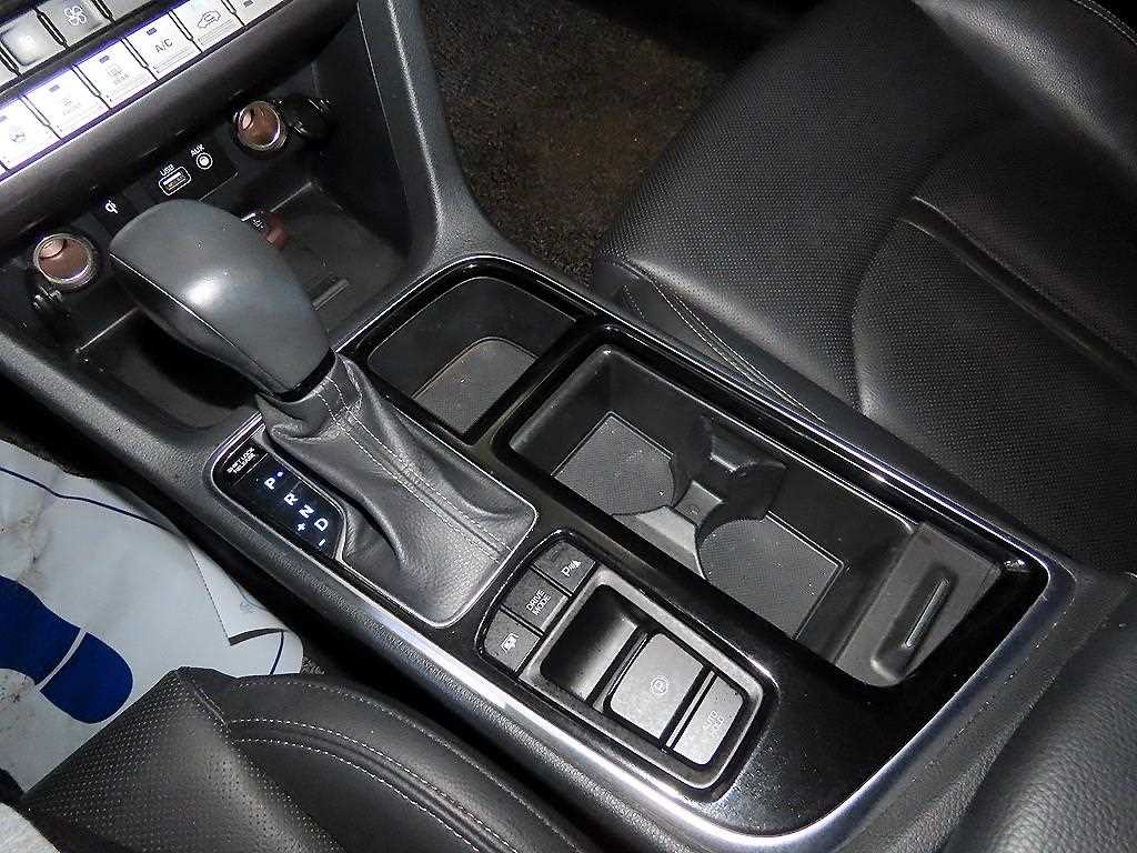 HYUNDAI Sonata - Vista 12