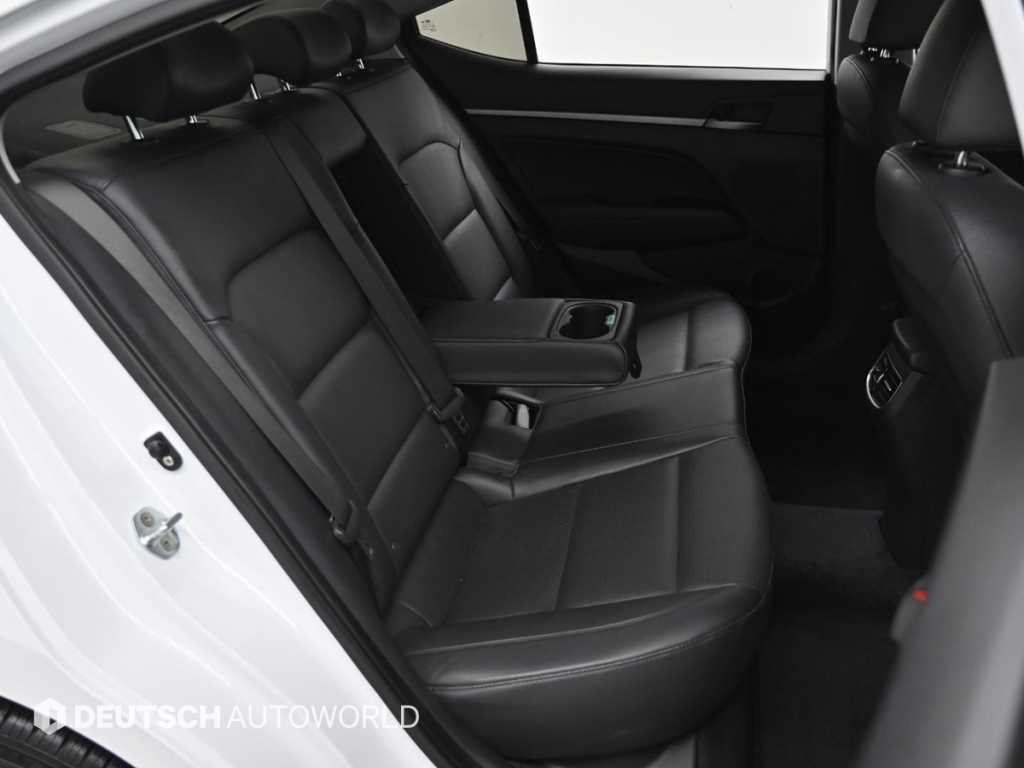 HYUNDAI Avante - Vista 12