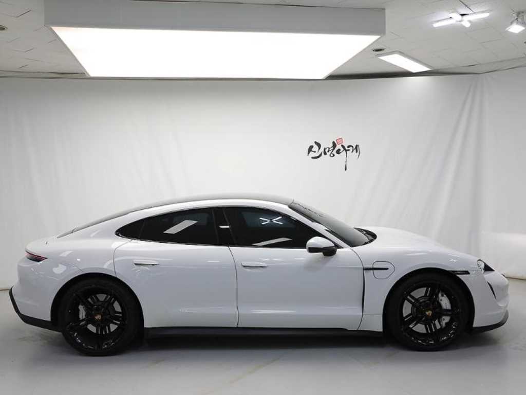 Porsche Taycan - Vista 4