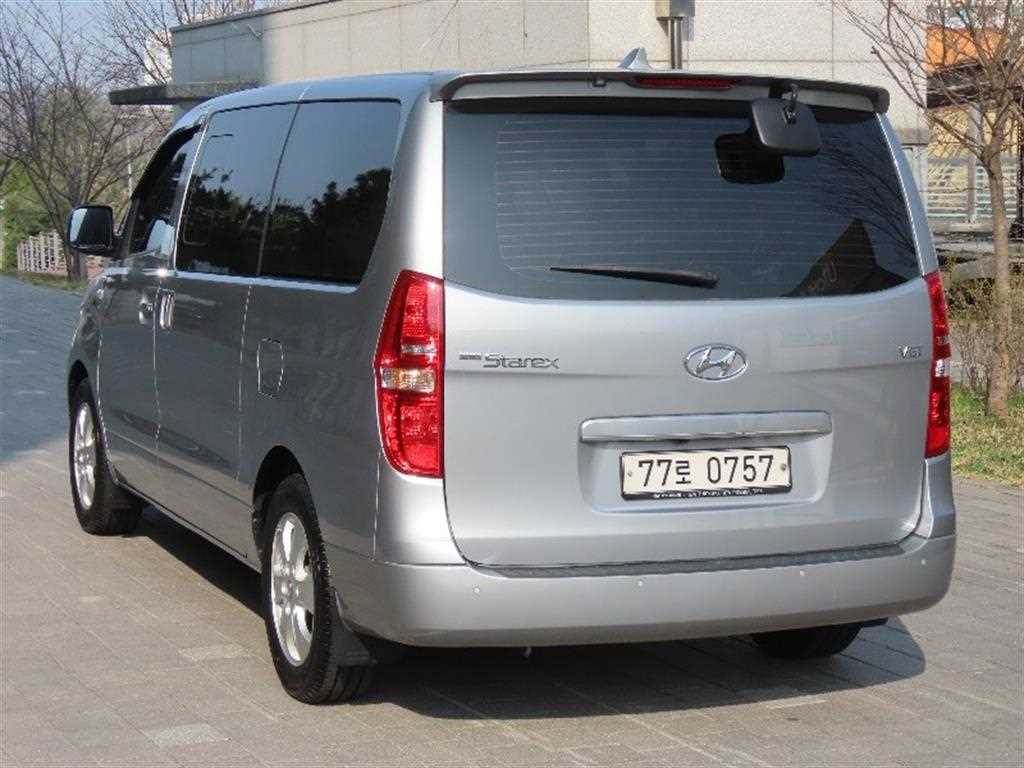 HYUNDAI Starex - Vista 4