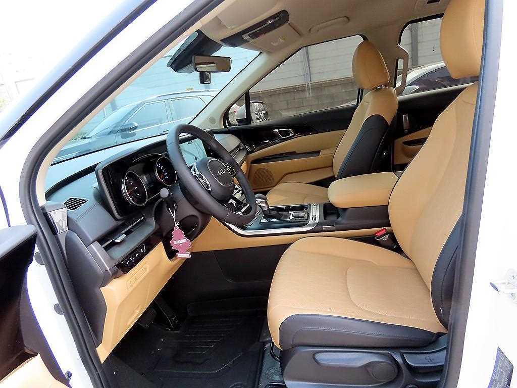 KIA Carnival - Vista 5