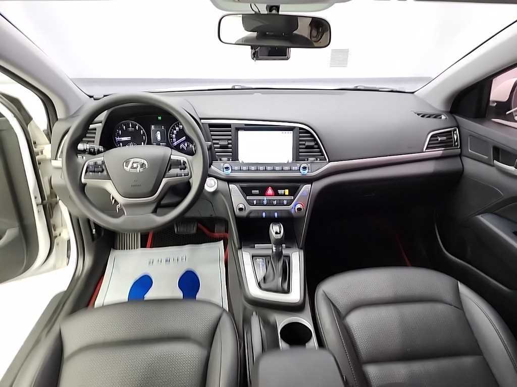 HYUNDAI Avante - Vista 7