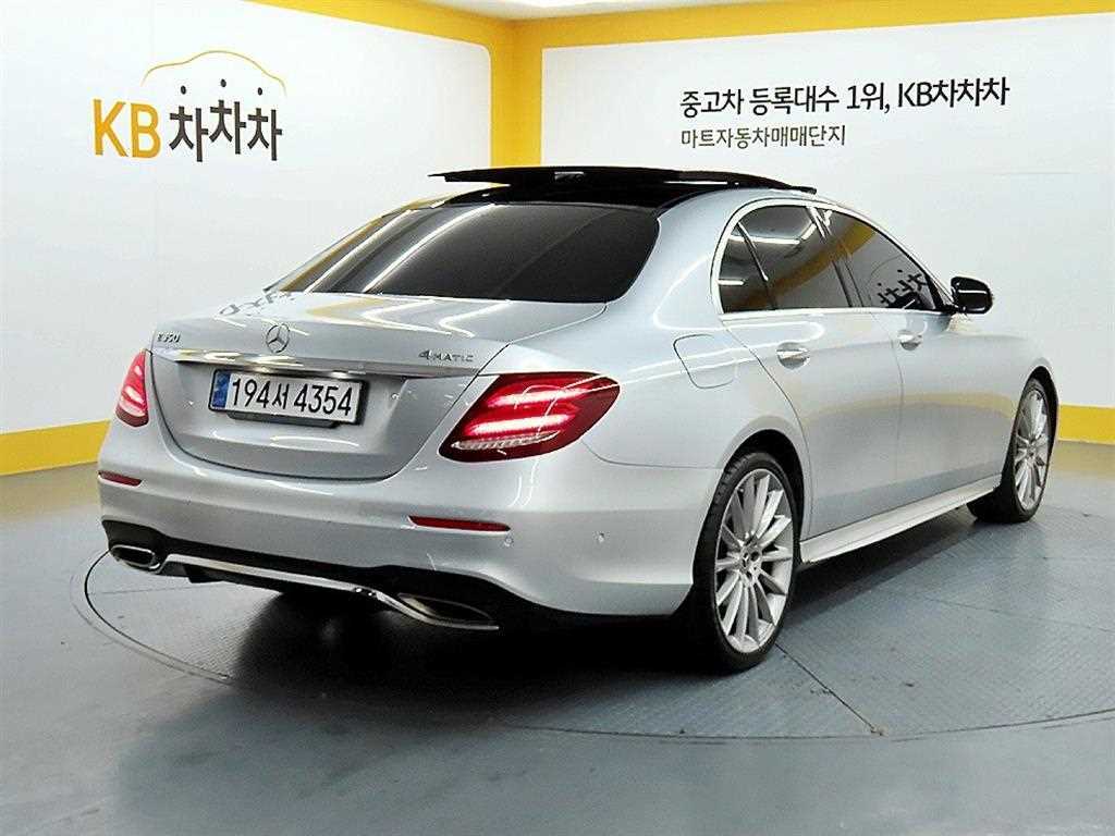 Mercedes Benz E class - Vista 4