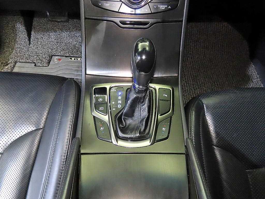 HYUNDAI Grandeur - Vista 12