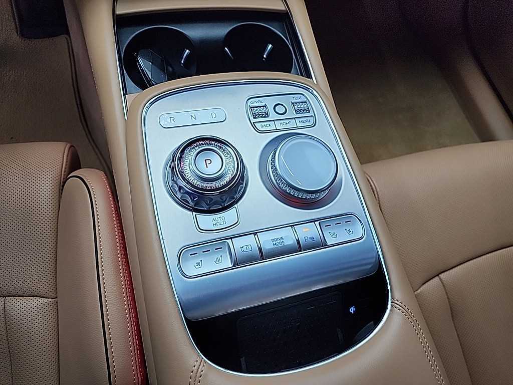 Genesis G90 - Vista 8