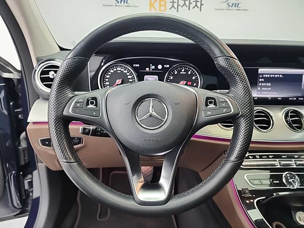 Mercedes Benz E class - Vista 9