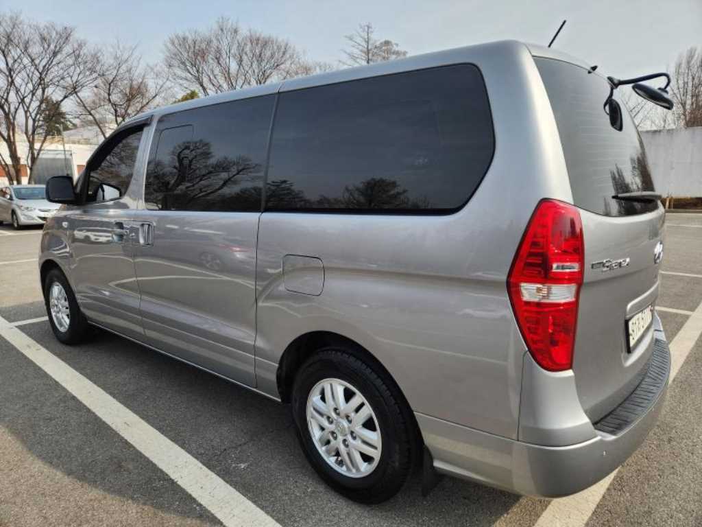 HYUNDAI Starex - Vista 6