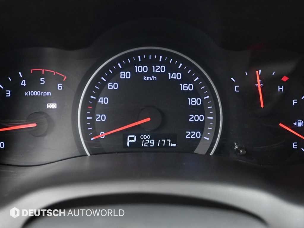 KIA Carnival - Vista 8