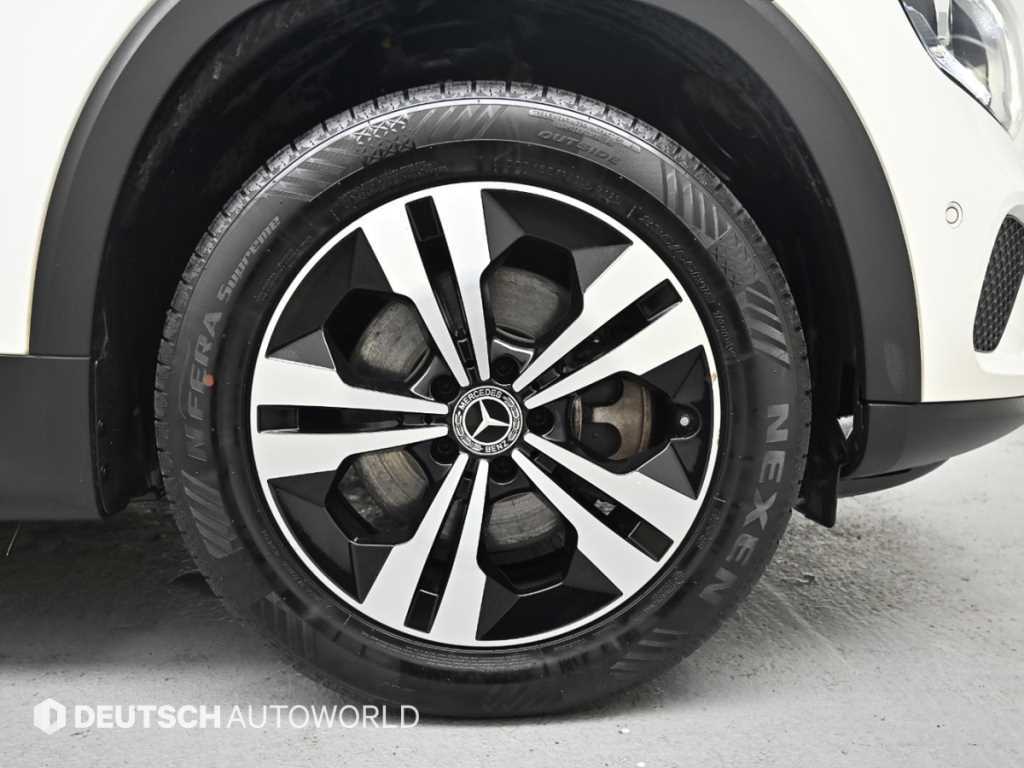 Mercedes Benz GLB Class - Vista 5