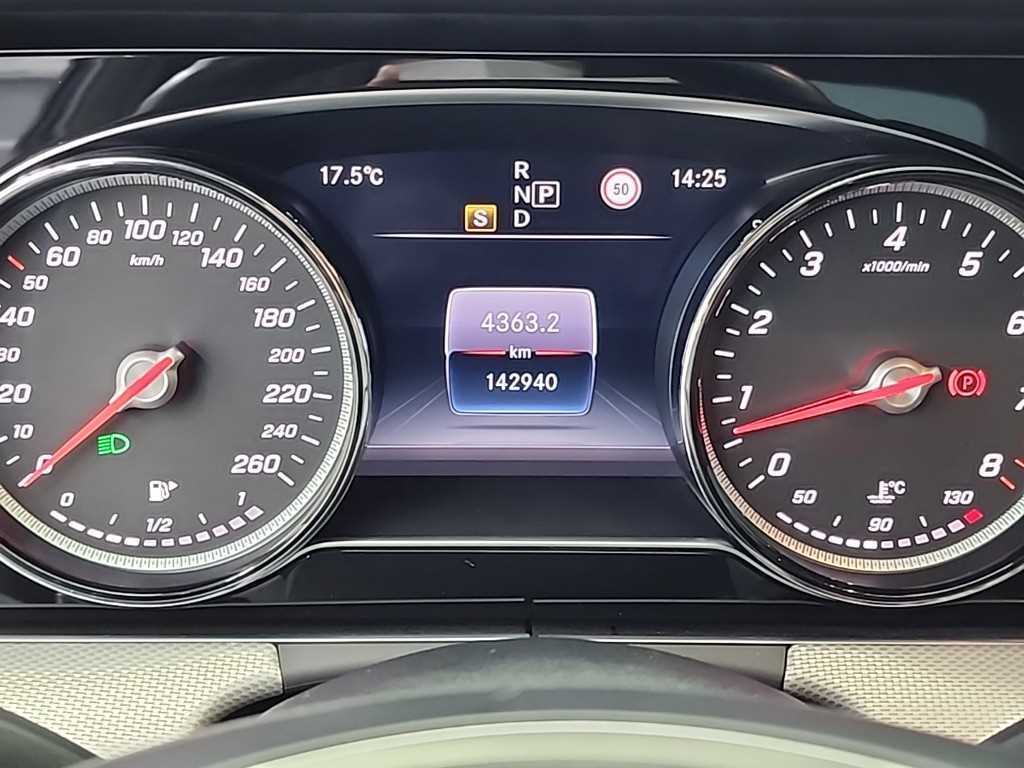 Mercedes Benz E class - Vista 6