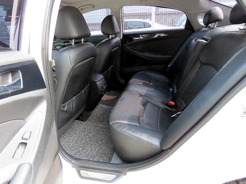 HYUNDAI Sonata - Vista 6