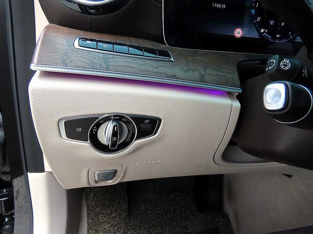 Mercedes Benz E class - Vista 12