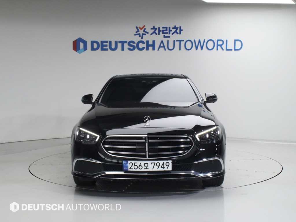 Mercedes Benz E class - Vista 3