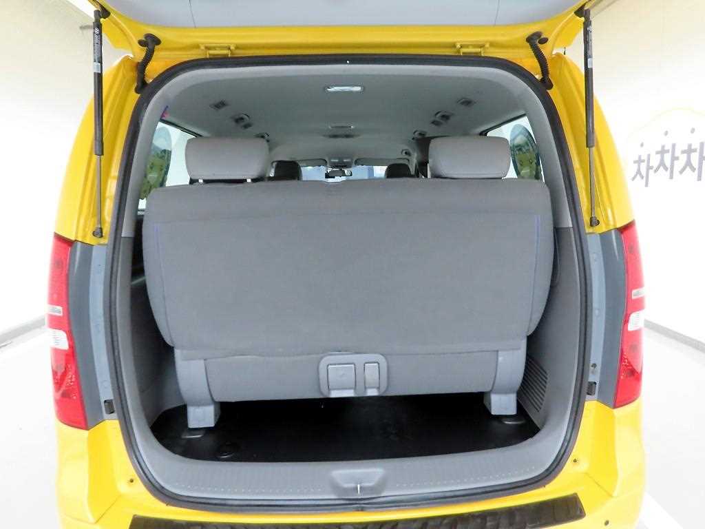 HYUNDAI Starex - Vista 5