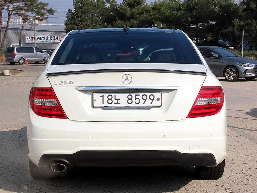 Mercedes Benz C Class - Vista 4