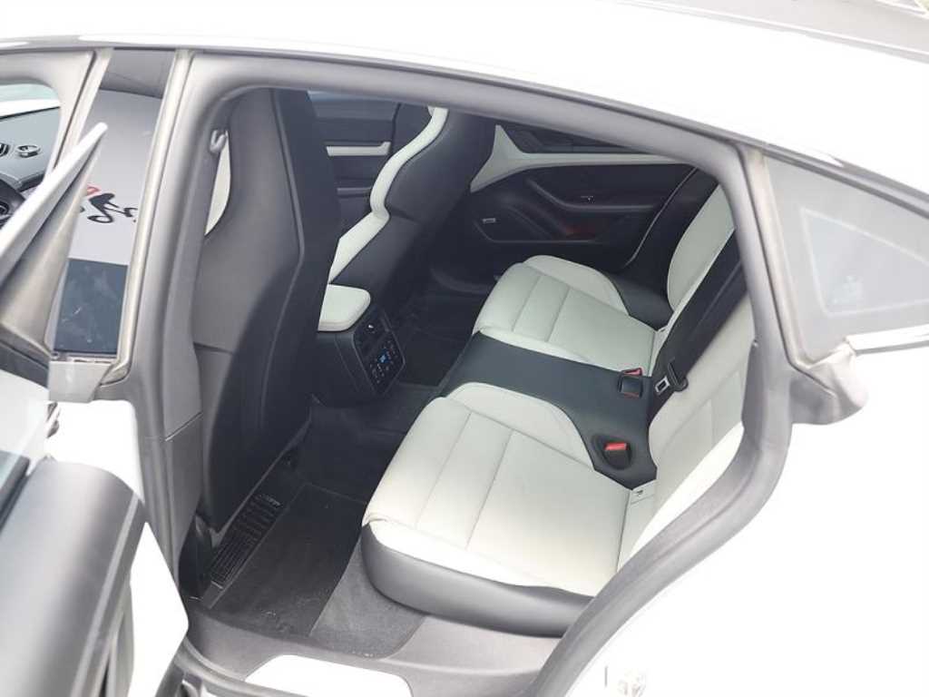 Porsche Taycan - Vista 9