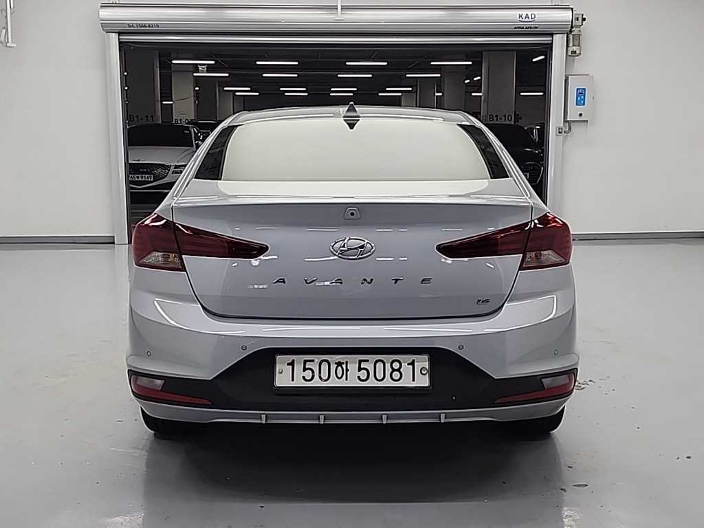 HYUNDAI Avante - Vista 3