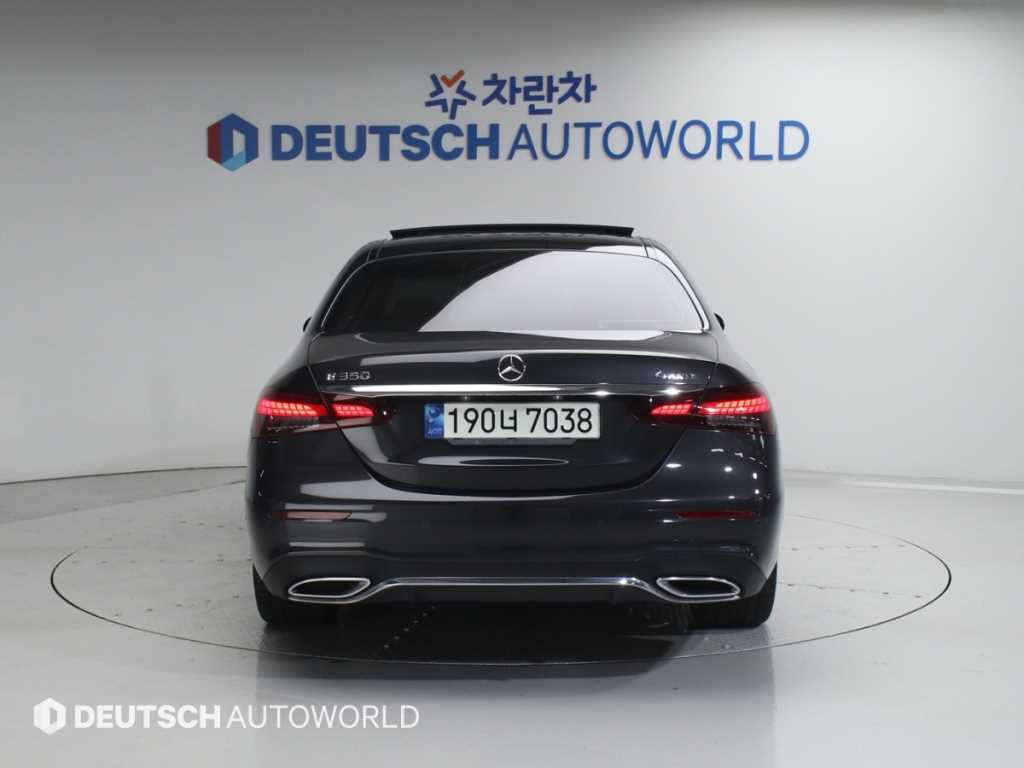 Mercedes Benz E class - Vista 4