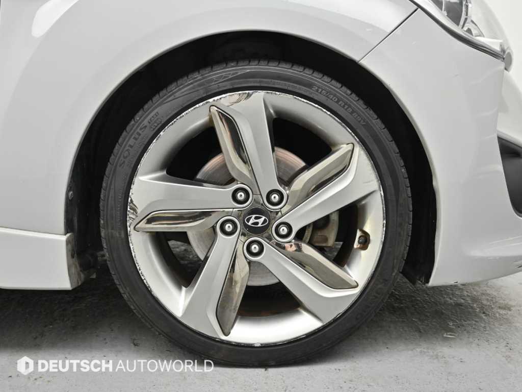 HYUNDAI Veloster - Vista 5