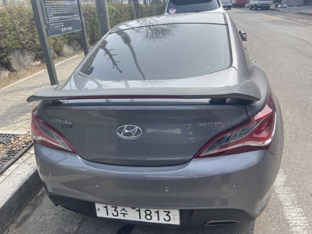 HYUNDAI Genesis - Vista 4