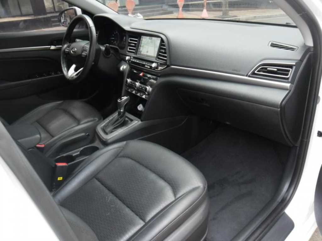 HYUNDAI Avante - Vista 12