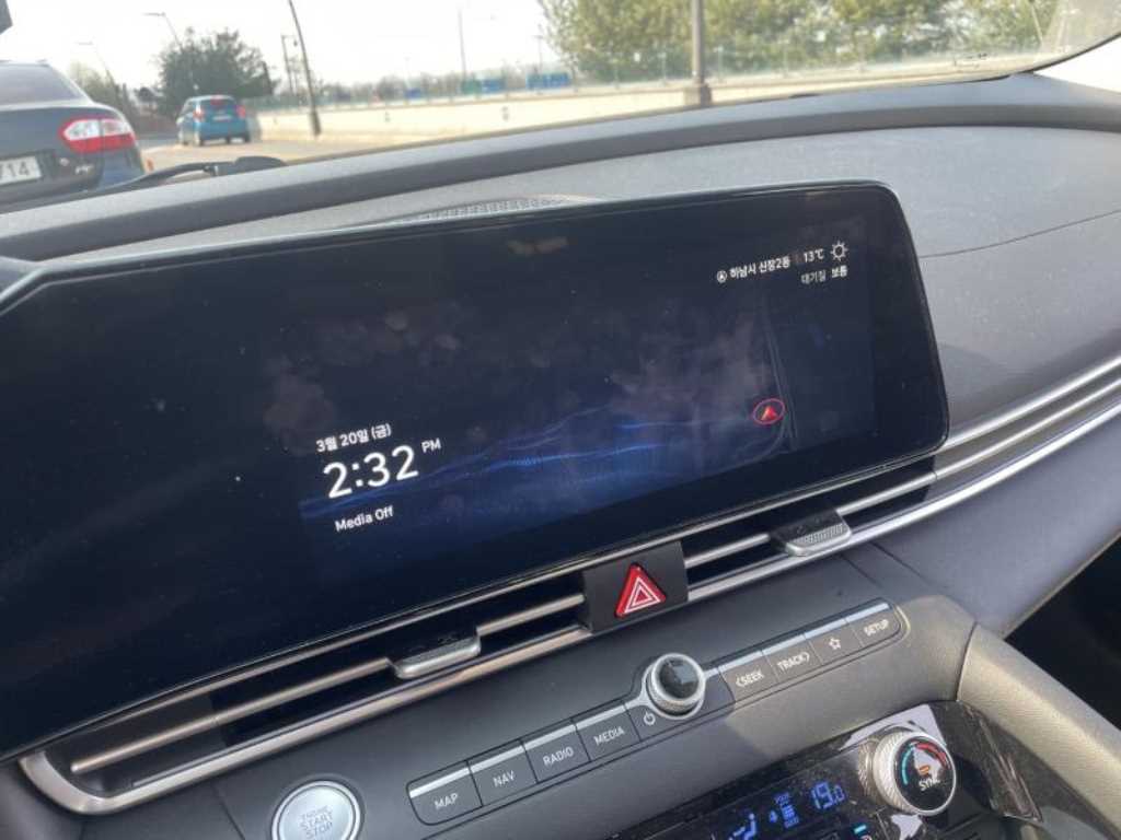 HYUNDAI Avante - Vista 5