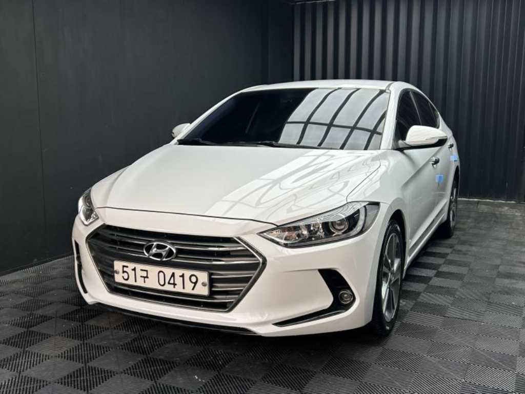 HYUNDAI Avante - Vista 2