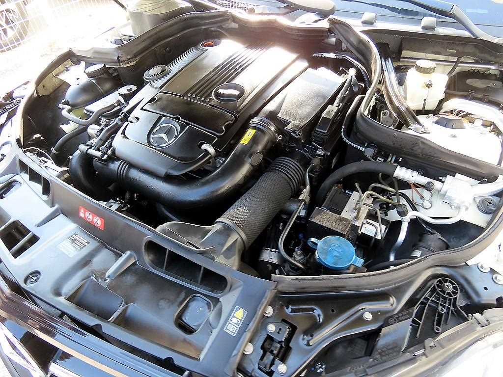 Mercedes Benz C Class 2012 Blanco - Importación desde Corea - HF Imports Iquique - Foto 19