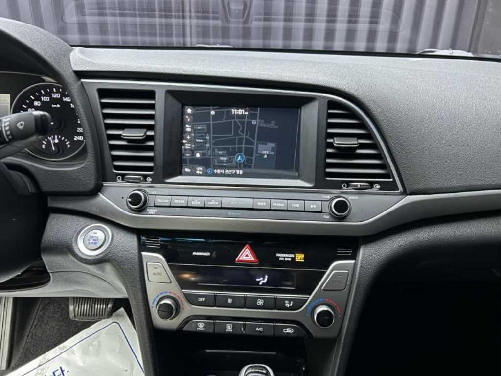 HYUNDAI Avante - Vista 9