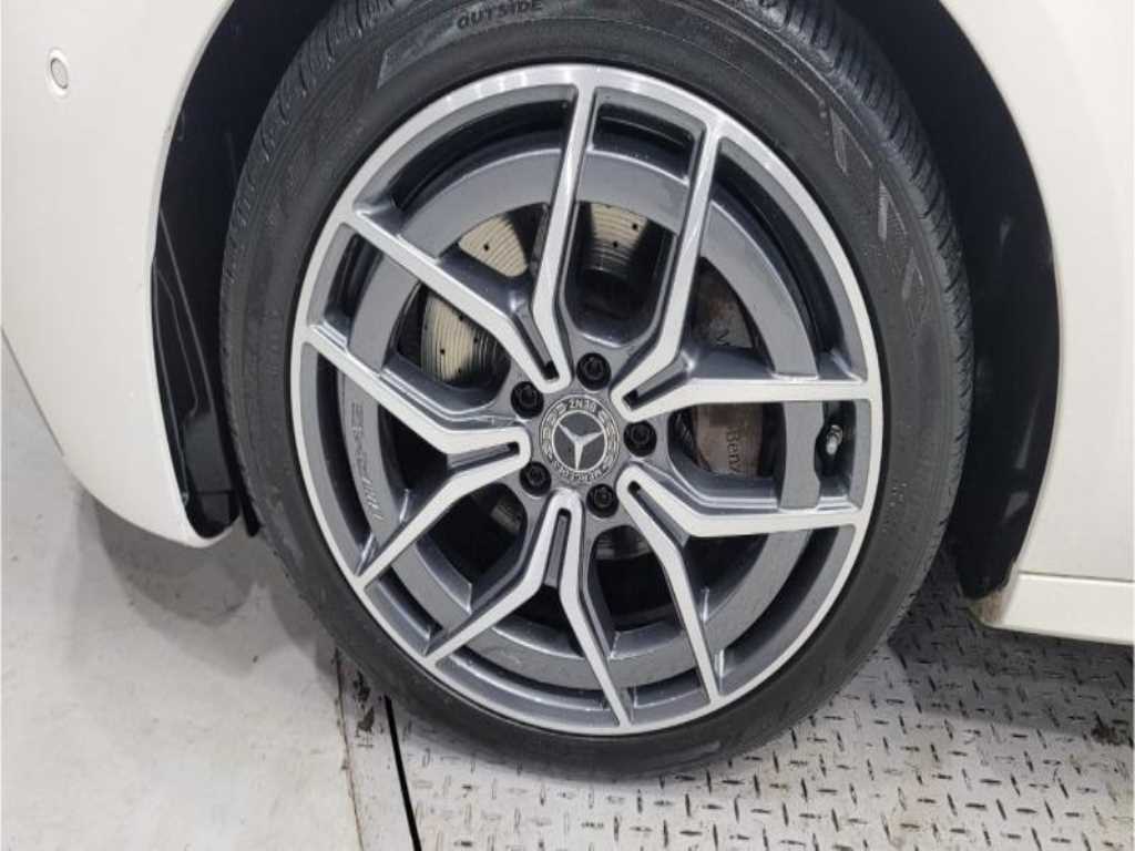 Mercedes Benz E class - Vista 5