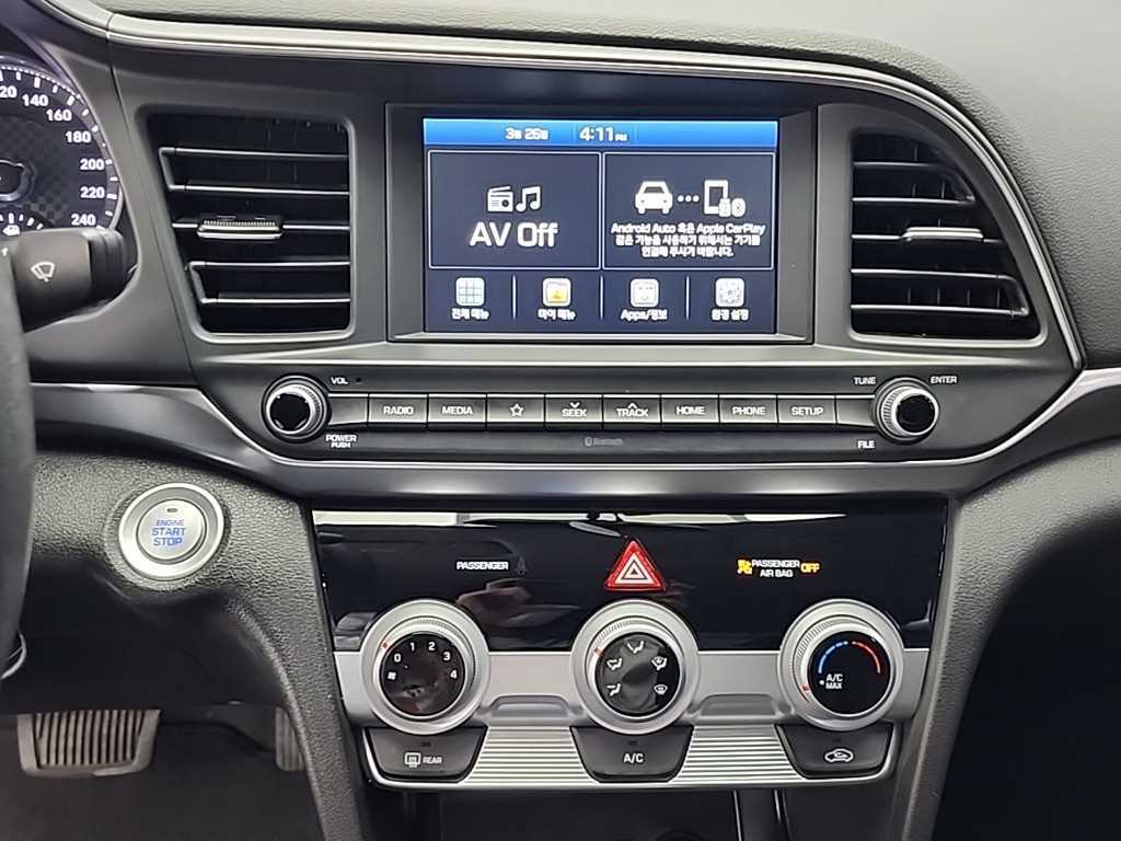 HYUNDAI Avante - Vista 10