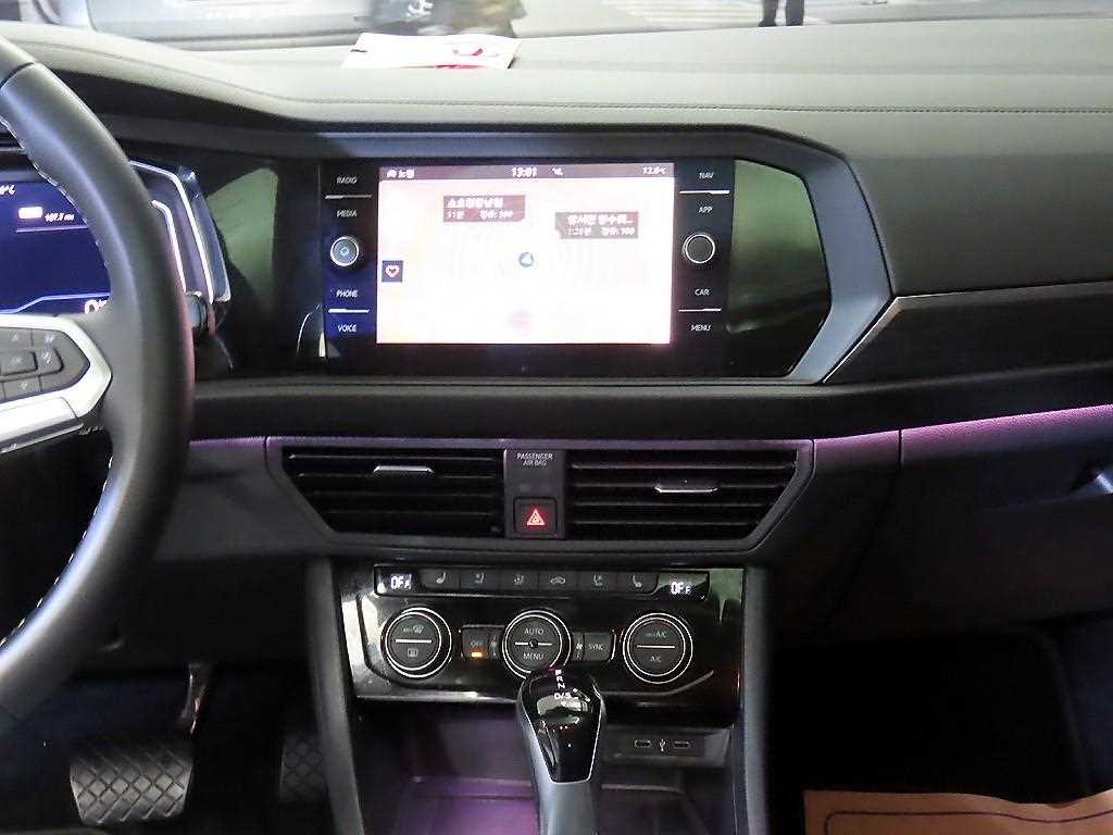 Volkswagen Jetta - Vista 11