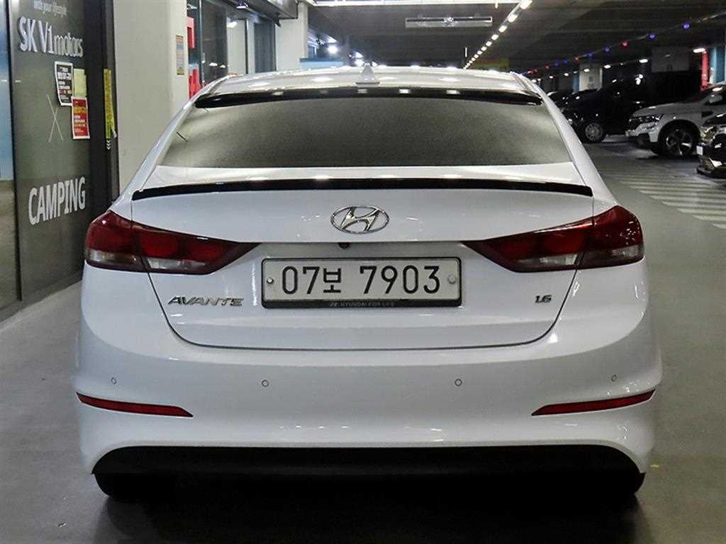 HYUNDAI Avante - Vista 5