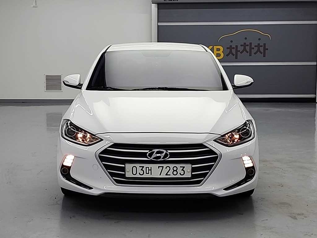 HYUNDAI Avante - Vista 3