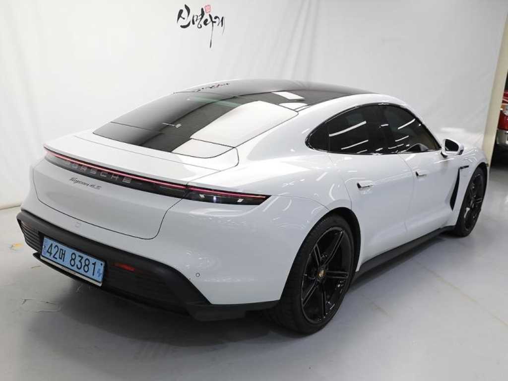 Porsche Taycan - Vista 5