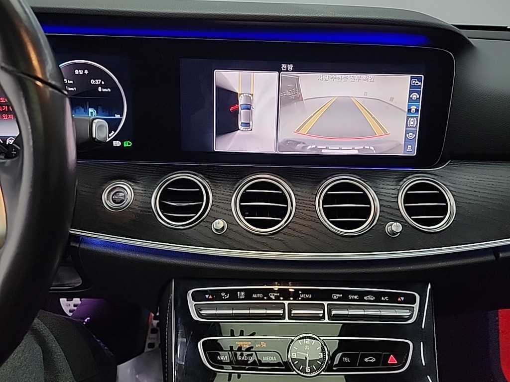 Mercedes Benz E class - Vista 10