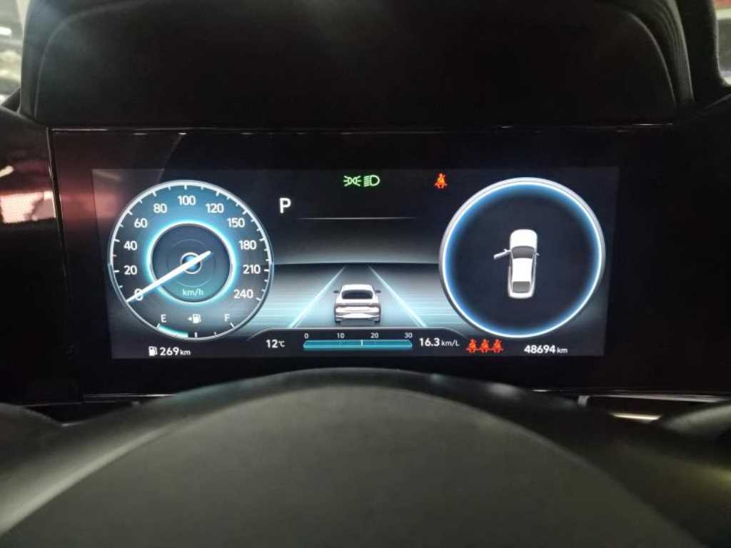 HYUNDAI Avante - Vista 5