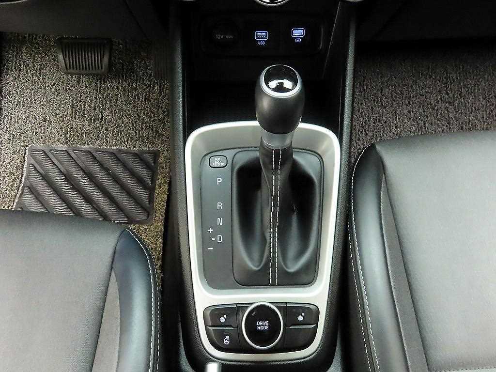 HYUNDAI Venue - Vista 10