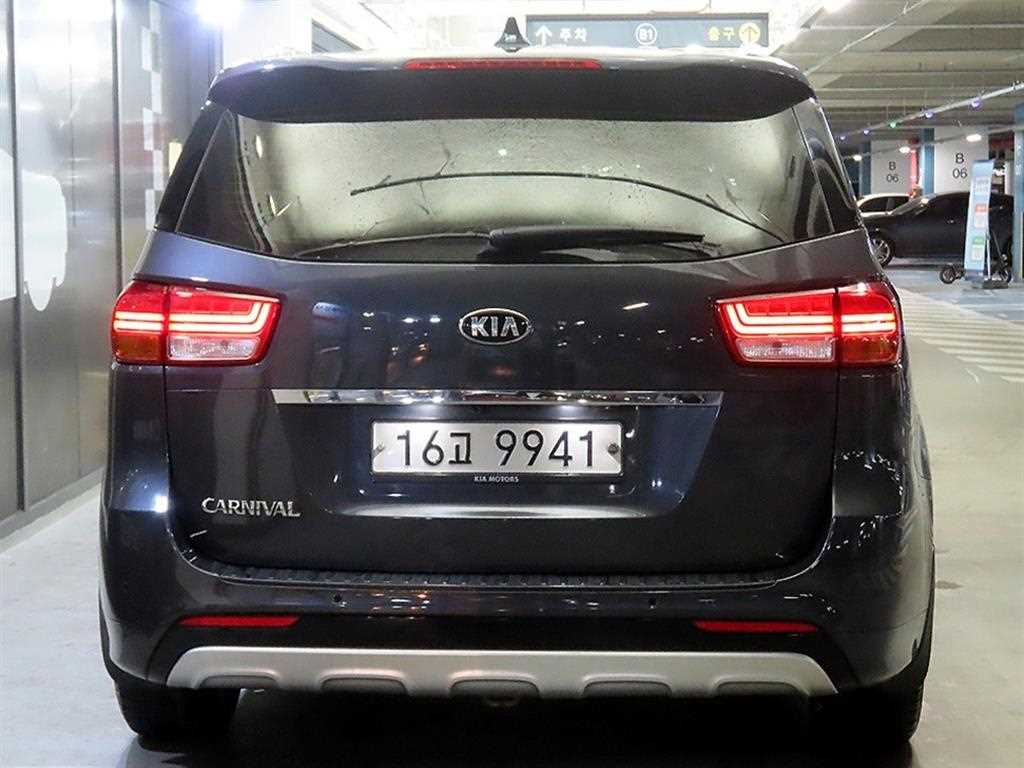 KIA Carnival - Vista 5