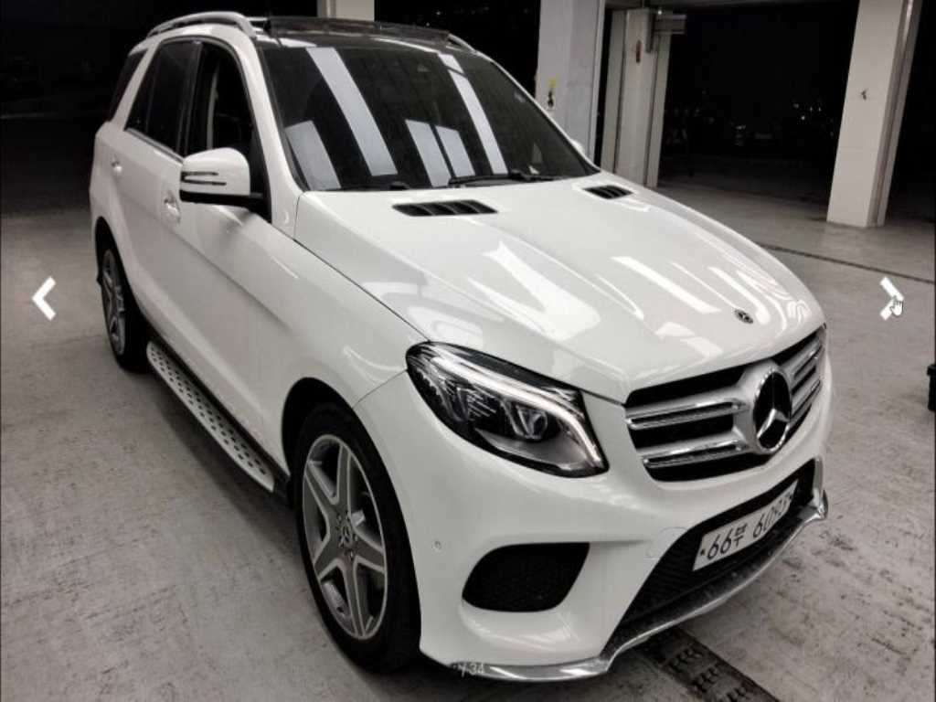 Mercedes Benz GLE Class - Vista 2