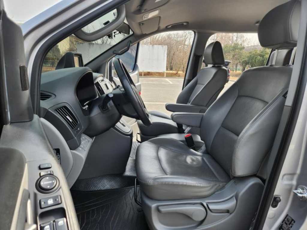 HYUNDAI Starex - Vista 11