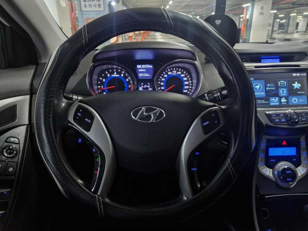 HYUNDAI Avante - Vista 8