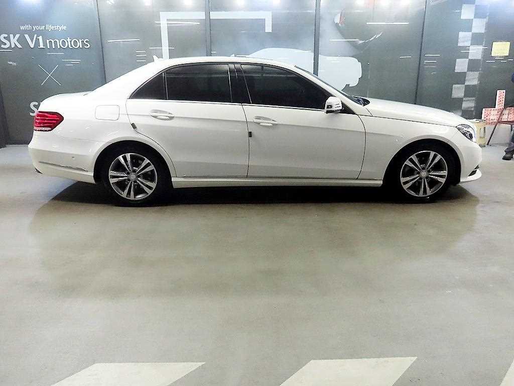 Mercedes Benz E class - Vista 3