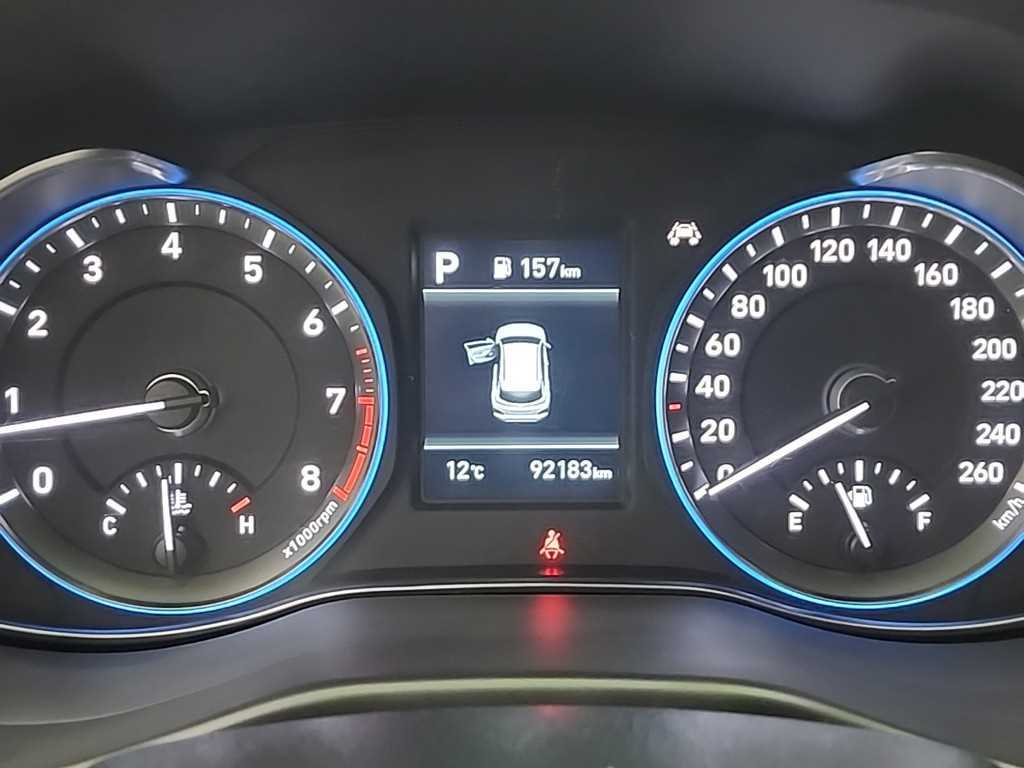 HYUNDAI Kona - Vista 6