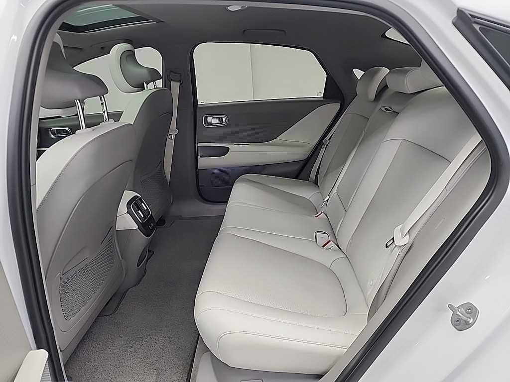 HYUNDAI Ioniq 6 - Vista 12