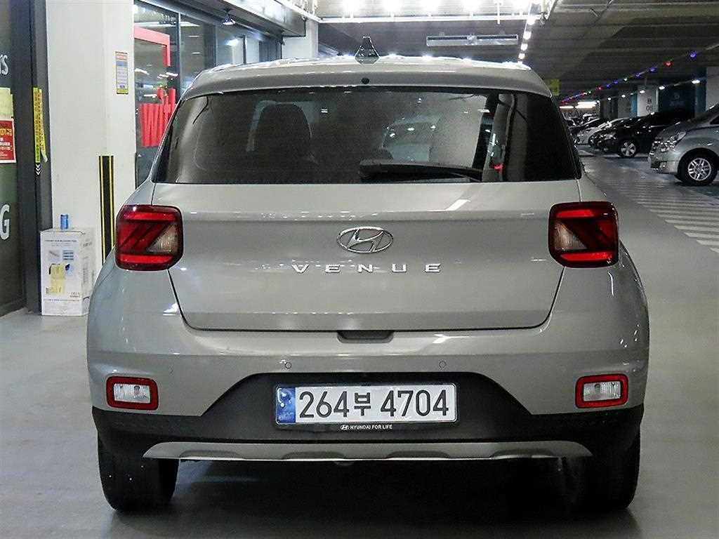 HYUNDAI Venue - Vista 5
