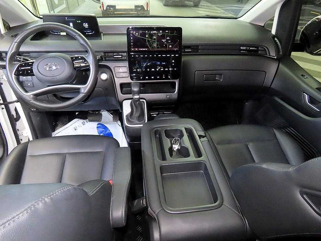 HYUNDAI Staria - Vista 10