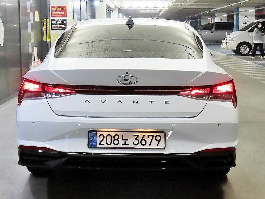 HYUNDAI Avante - Vista 5